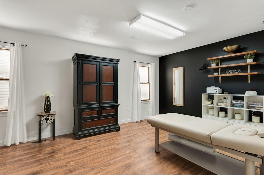 More Photos Of 901 N Courthouse Rd, North Chesterfield Loft Creative Space For Lease