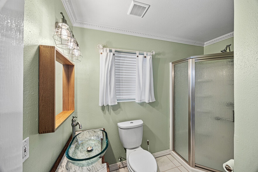 More Photos Of 1723 25th St, Galveston Hospitality For Sale