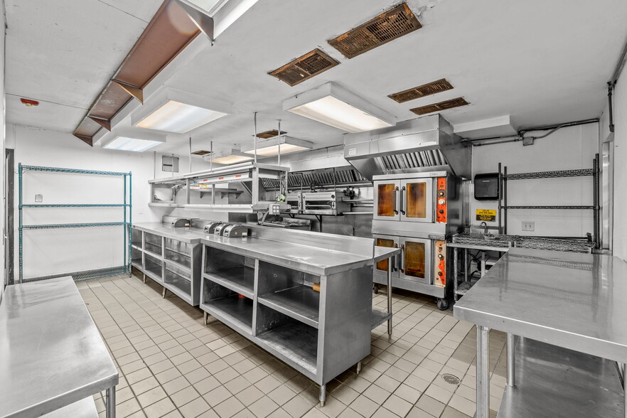 More Photos Of 861 N La Cienega Blvd, Los Angeles Restaurant For Lease