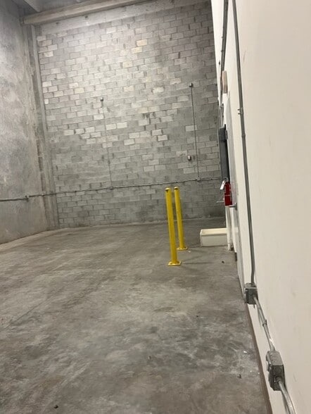 More Photos Of 10893 NW 17th St, Miami Service For Lease