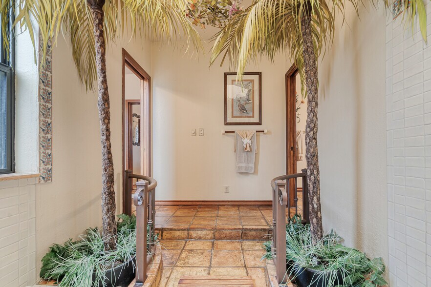 More Photos Of 505 Gilchrist Ln, Del Rio Specialty For Sale