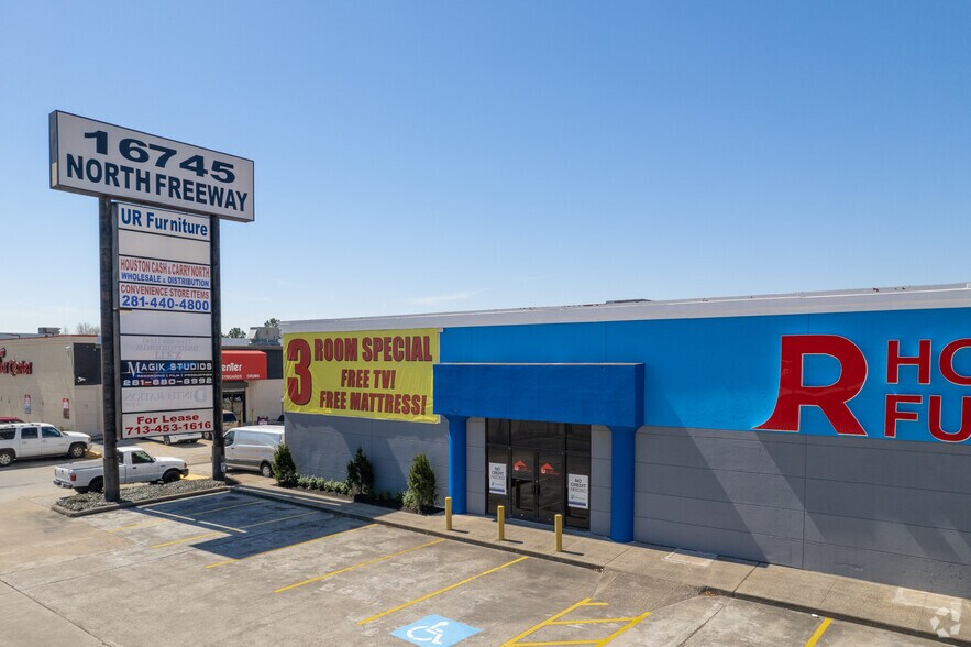 More Photos Of 16747 I-45 Fwy, Houston Warehouse For Lease