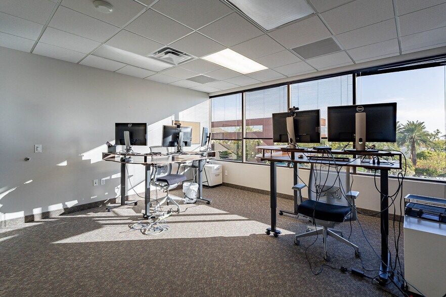 More Photos Of 7310 N 16th St, Phoenix Office For Lease