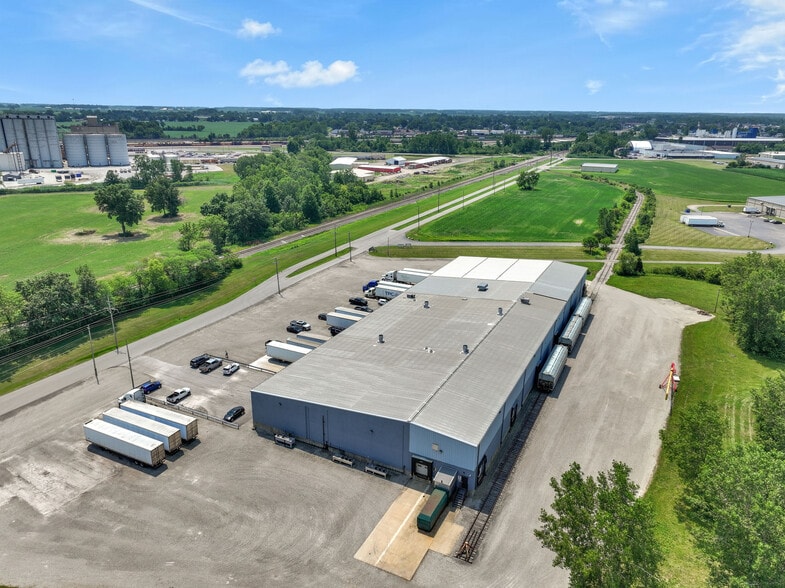 More Photos Of 400 Great Lakes Pky, Bellevue Warehouse For Sale