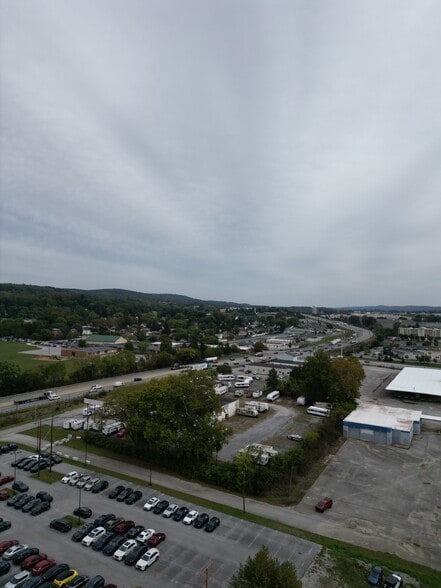 More Photos Of 1230 N Hills Rd, York Truck Terminal For Lease