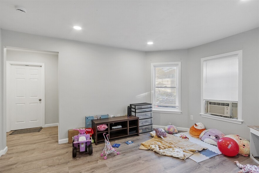 More Photos Of 36-38 Houghton St, Worcester Apartments For Sale