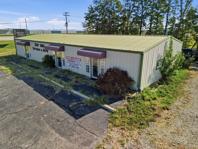 More Photos Of 1398 S Valley Rd, West Plains General Retail For Sale