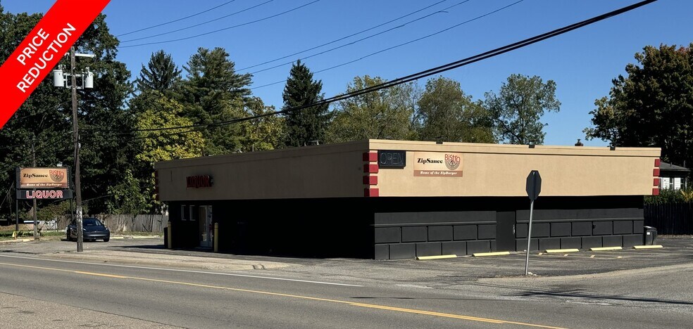 Primary Photo Of 4210 Sashabaw Rd, Waterford General Retail For Sale