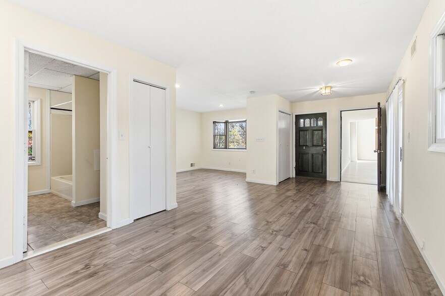 More Photos Of 1818 Oak Tree Rd, Edison Medical For Lease