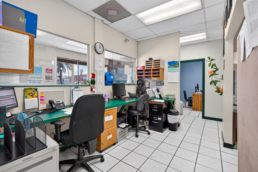 More Photos Of 1167-1201 E Florence Ave, Los Angeles Warehouse For Lease