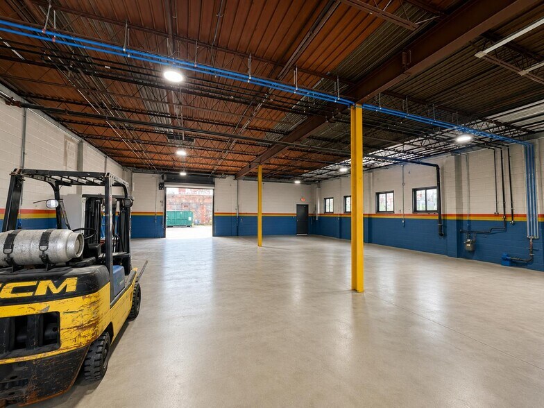More Photos Of 595-603 3rd St, Newark Auto Salvage Facility For Lease