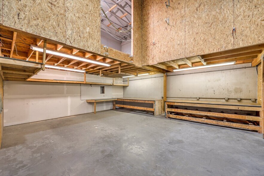 More Photos Of 5965 Harrison Dr, Las Vegas Warehouse For Lease