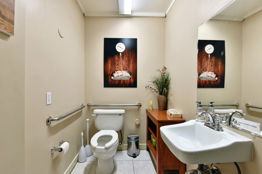 More Photos Of 2929 Summit St, Oakland Office For Lease
