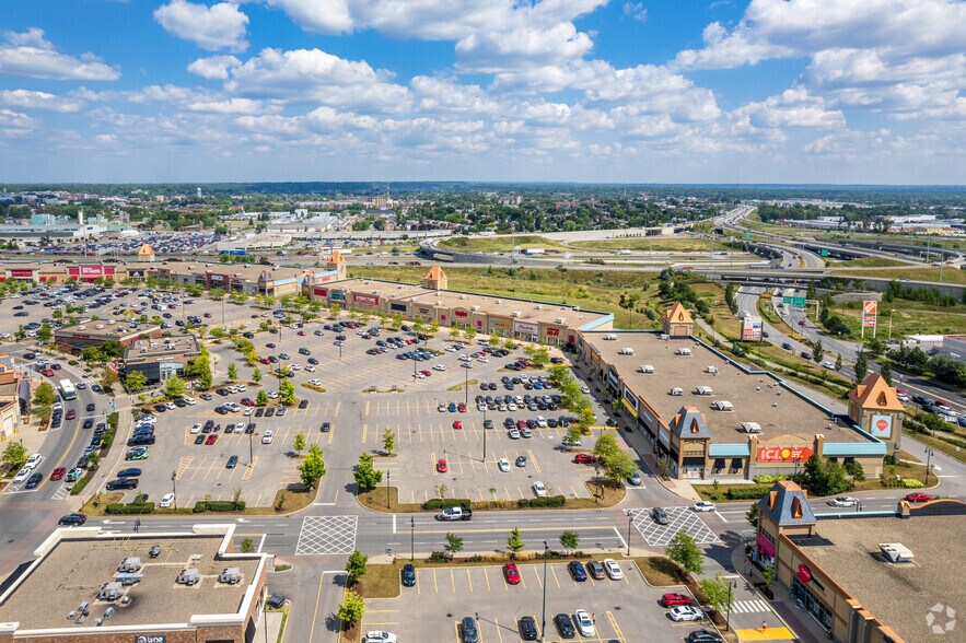 More Photos Of 2800-2860 Prom Saint-Honoré, Boisbriand Unknown For Lease