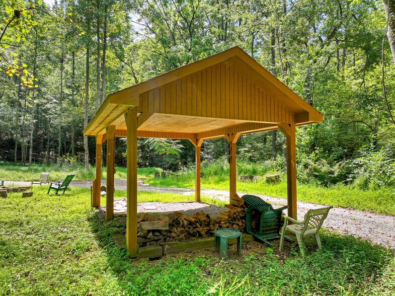 More Photos Of 77 Alpine Way, Blairsville Hotel For Sale