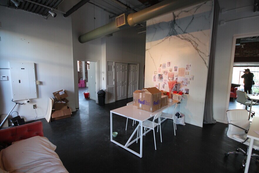 More Photos Of 887 W Marietta St NW, Atlanta Loft Creative Space For Lease