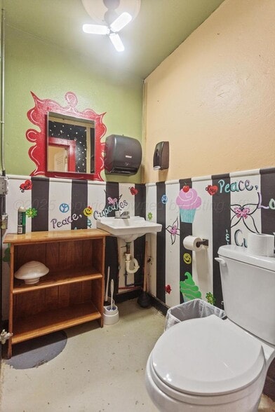 More Photos Of 117 E Railroad Ave, Shamrock Restaurant For Sale