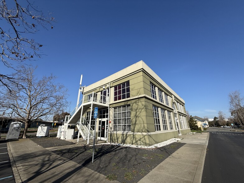 More Photos Of 2150 Mariner Square Dr, Alameda Office For Lease