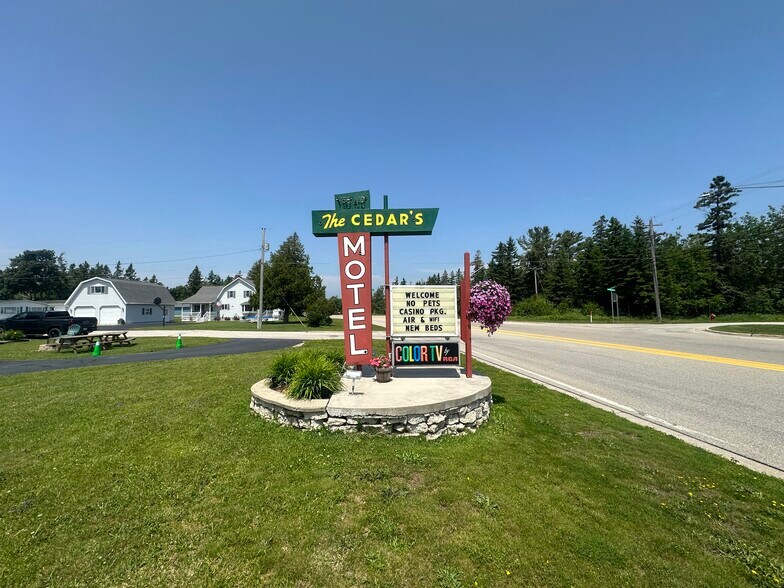Primary Photo Of 2040 I-75 Business Loop, Saint Ignace Hotel For Sale