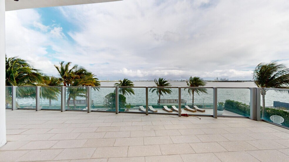 More Photos Of 2955 NE 7th Ave, Miami Storefront Retail Office For Sale