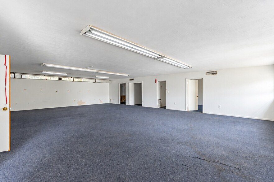 More Photos Of 1921-1959 NE 153rd St, North Miami Beach Warehouse For Sale