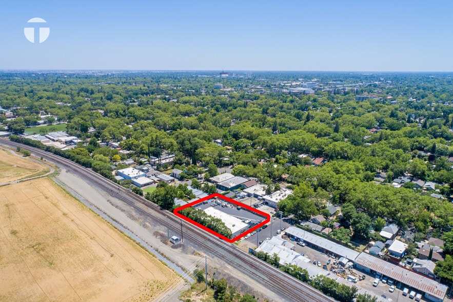 More Photos Of 205 23rd St, Sacramento Flex For Sale