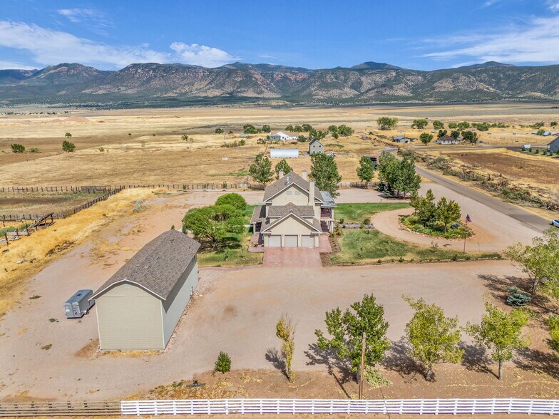 More Photos Of 135 E 200 N, Kanosh Hospitality For Sale