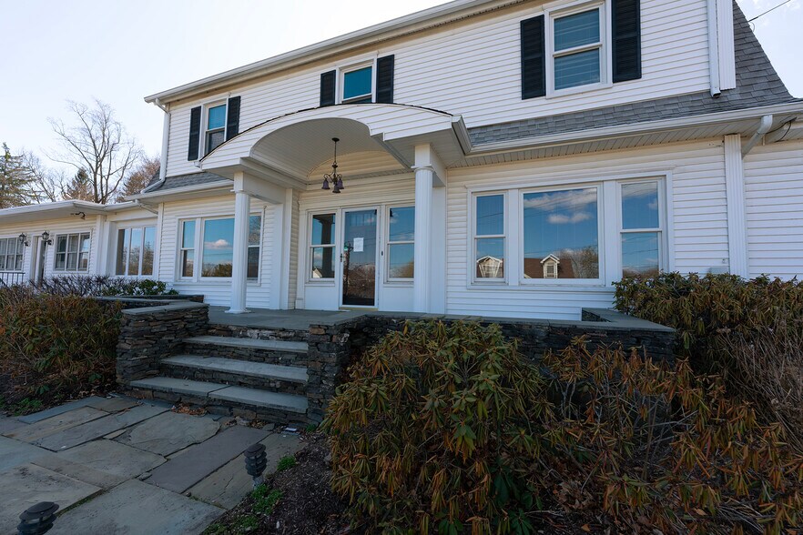 More Photos Of 105 Gleneida Ave, Carmel Office For Sale