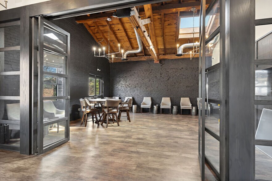 More Photos Of 17 E Brickel St, Columbus General Retail For Sale