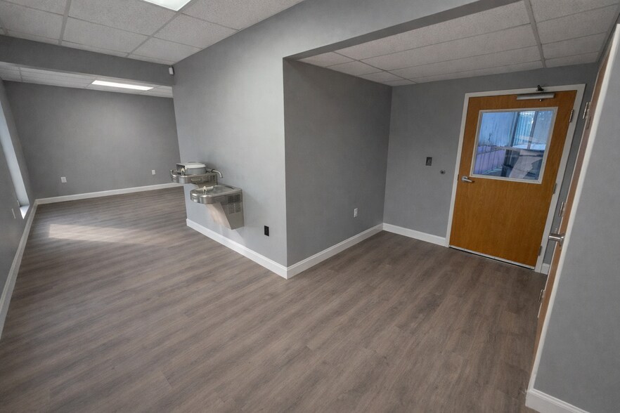 More Photos Of 2254-2256 Massaro Blvd, Tampa Warehouse For Lease