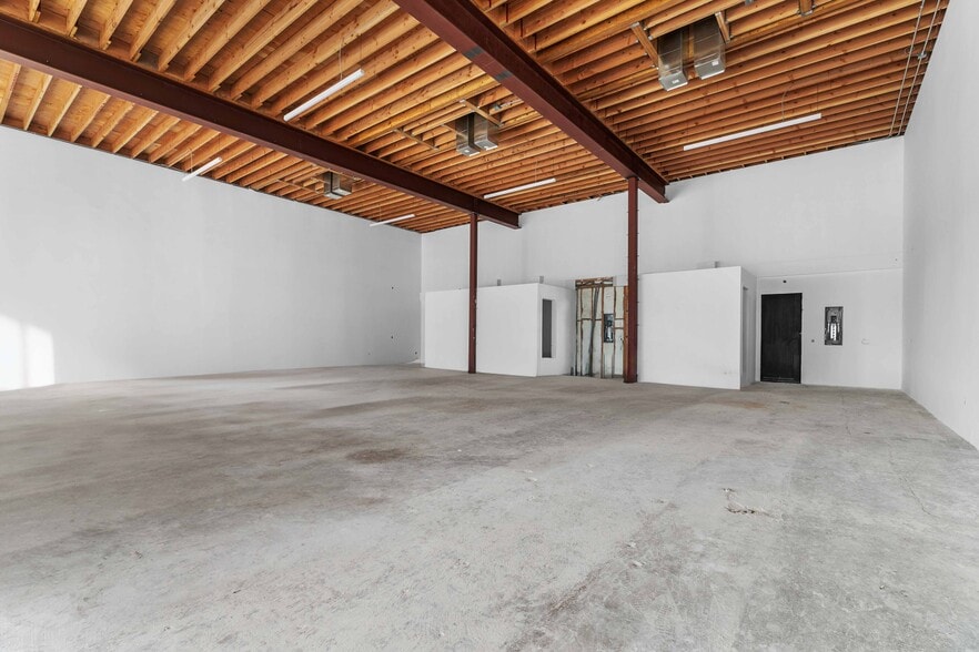 More Photos Of 5933 Vineland Ave, North Hollywood Storefront For Lease