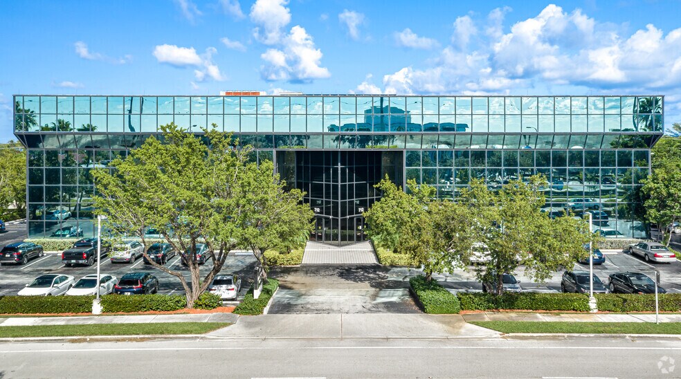 More Photos Of 712 US Highway 1, North Palm Beach Office For Sale