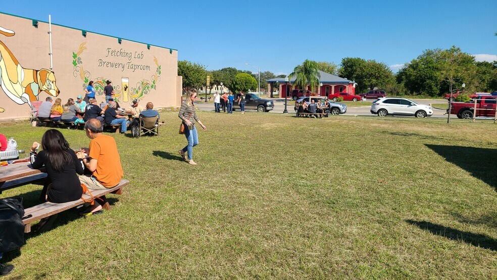 More Photos Of 221 6th St N, Texas City General Retail For Sale