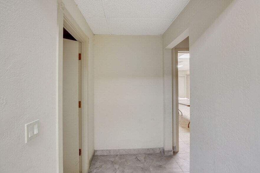 More Photos Of 4496 N Black Canyon Fwy, Phoenix Office Residential For Sale