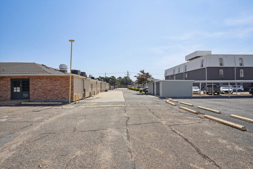 More Photos Of 3125 N Causeway Blvd, Metairie Auto Repair For Sale