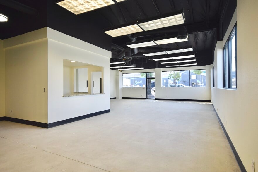 More Photos Of 55 SE Main St, Portland Warehouse For Lease