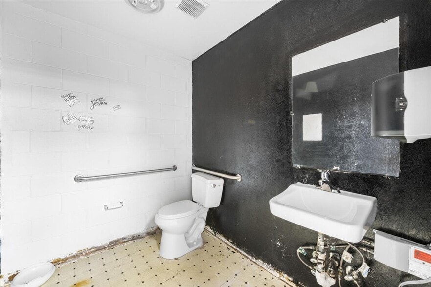 More Photos Of 945 Empire St, Fairfield Freestanding For Sale