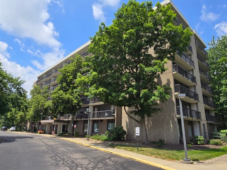 More Photos Of 710 White Pond Dr, Akron Apartments For Sale