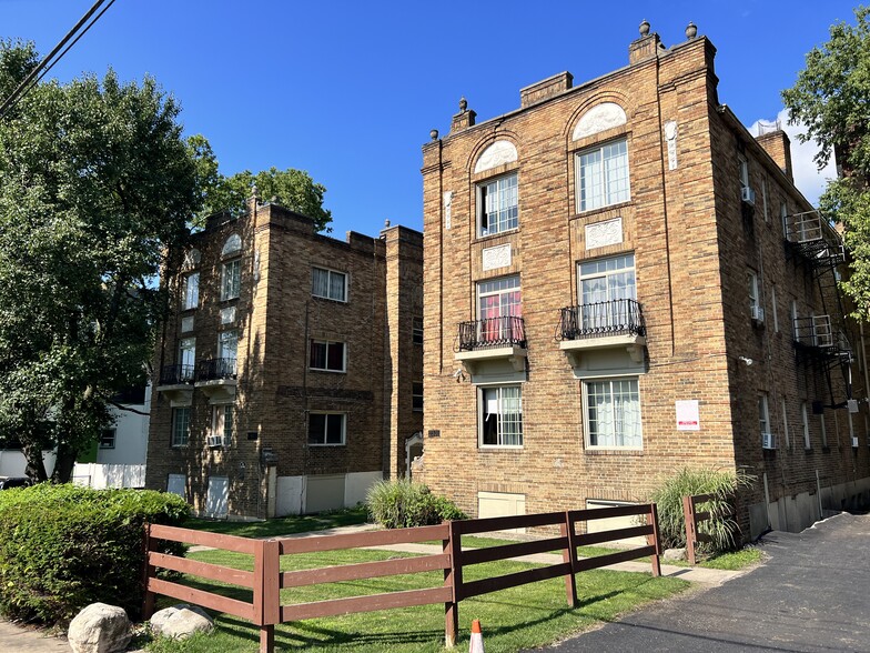 Primary Photo Of 2535 Burnet Ave, Cincinnati Apartments For Sale