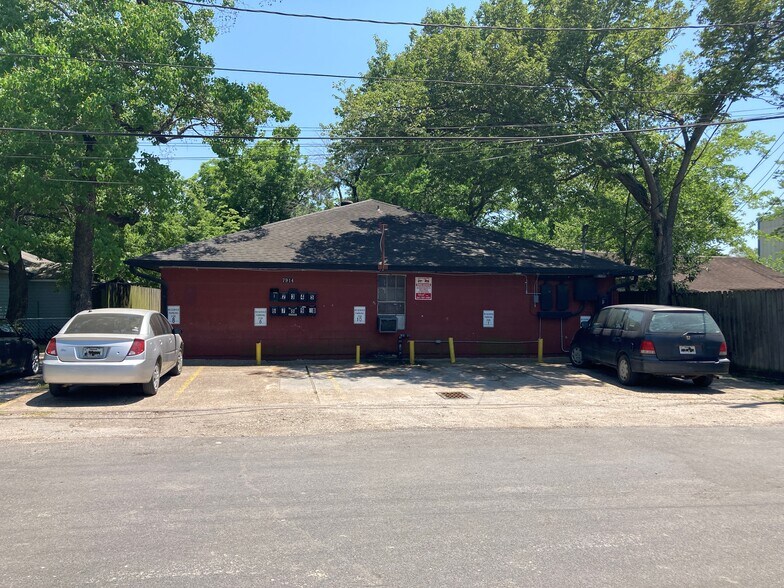 Primary Photo Of 7914 Norvic St, Houston Apartments For Sale