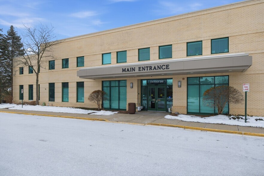 More Photos Of 150 W Half Day Rd, Buffalo Grove Medical For Lease