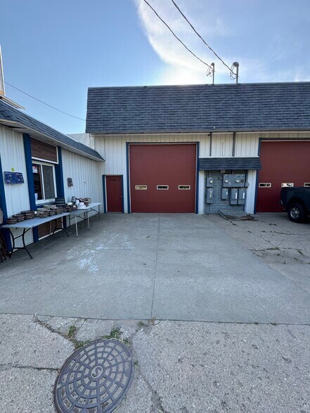 More Photos Of 483 Maple st, Grant Industrial For Lease