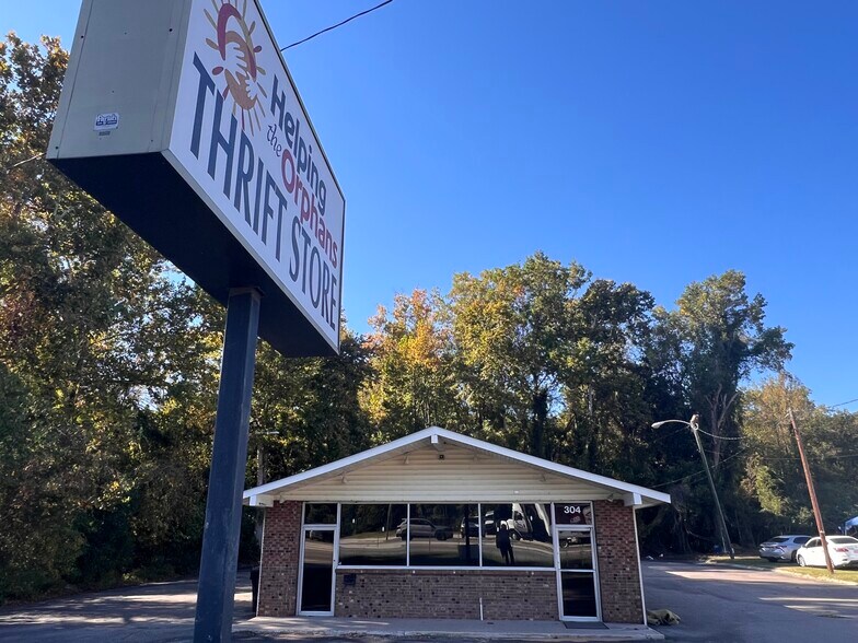 More Photos Of 304 S Sandhills Blvd, Aberdeen Freestanding For Lease