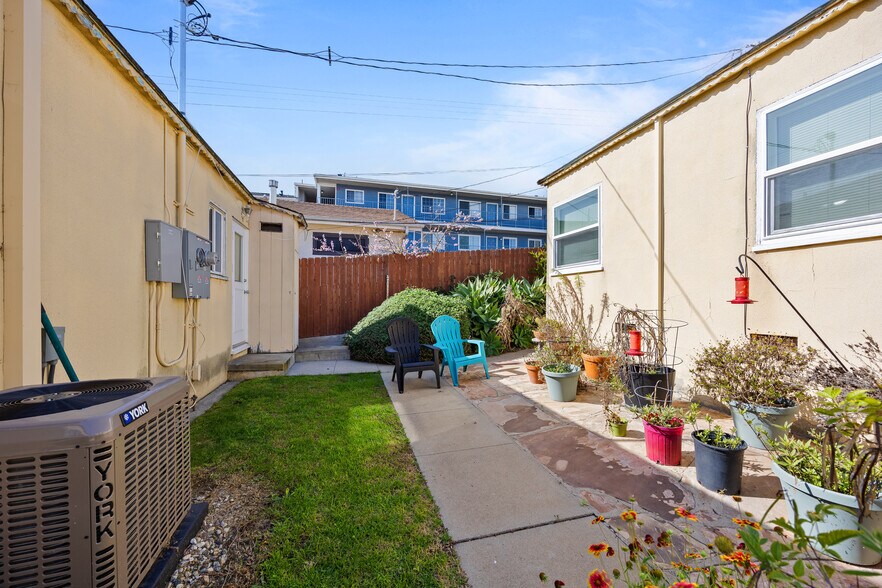 More Photos Of 529 E Walnut Ave, El Segundo Apartments For Sale