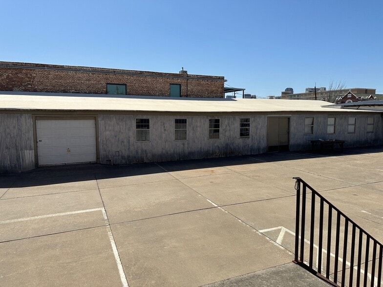 More Photos Of 4027 Main St, Dallas Manufacturing For Sale