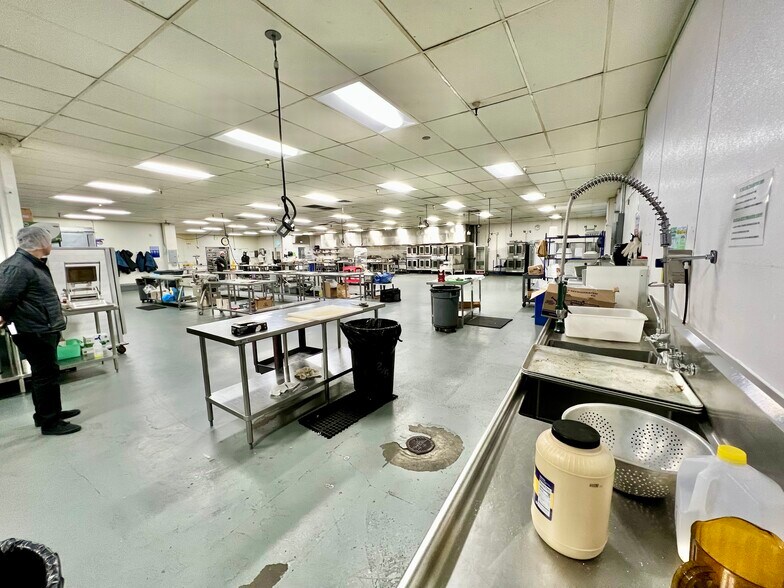 More Photos Of 1715-1721 E 21st St, Los Angeles Food Processing For Lease