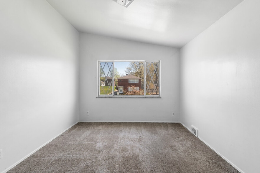 More Photos Of 552 Treeside Dr, Akron Apartments For Sale