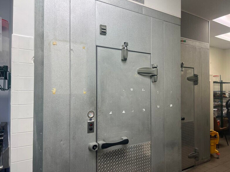More Photos Of 440 Ernest Barrett Pky, Kennesaw Unknown For Lease