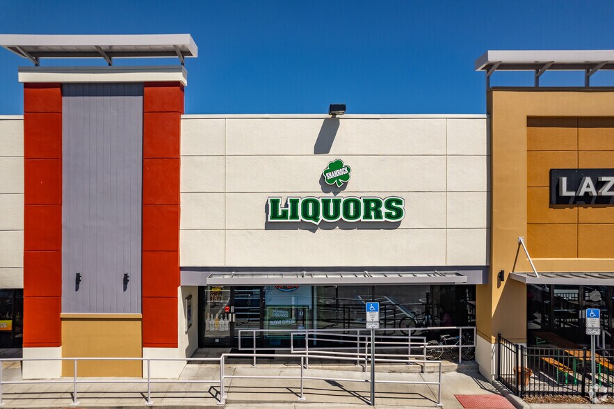 More Photos Of 11551 University Blvd, Orlando General Retail For Lease