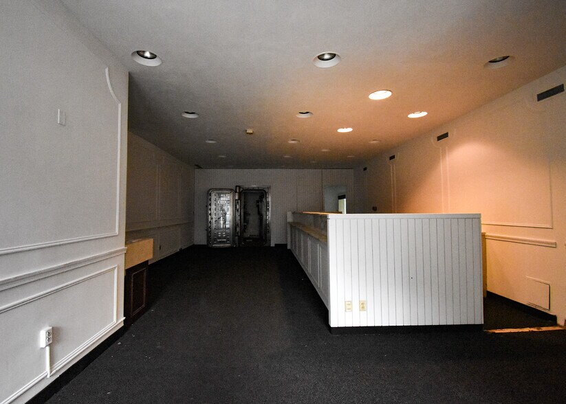 More Photos Of 1729 Wisconsin Ave NW, Washington Storefront Retail Office For Lease